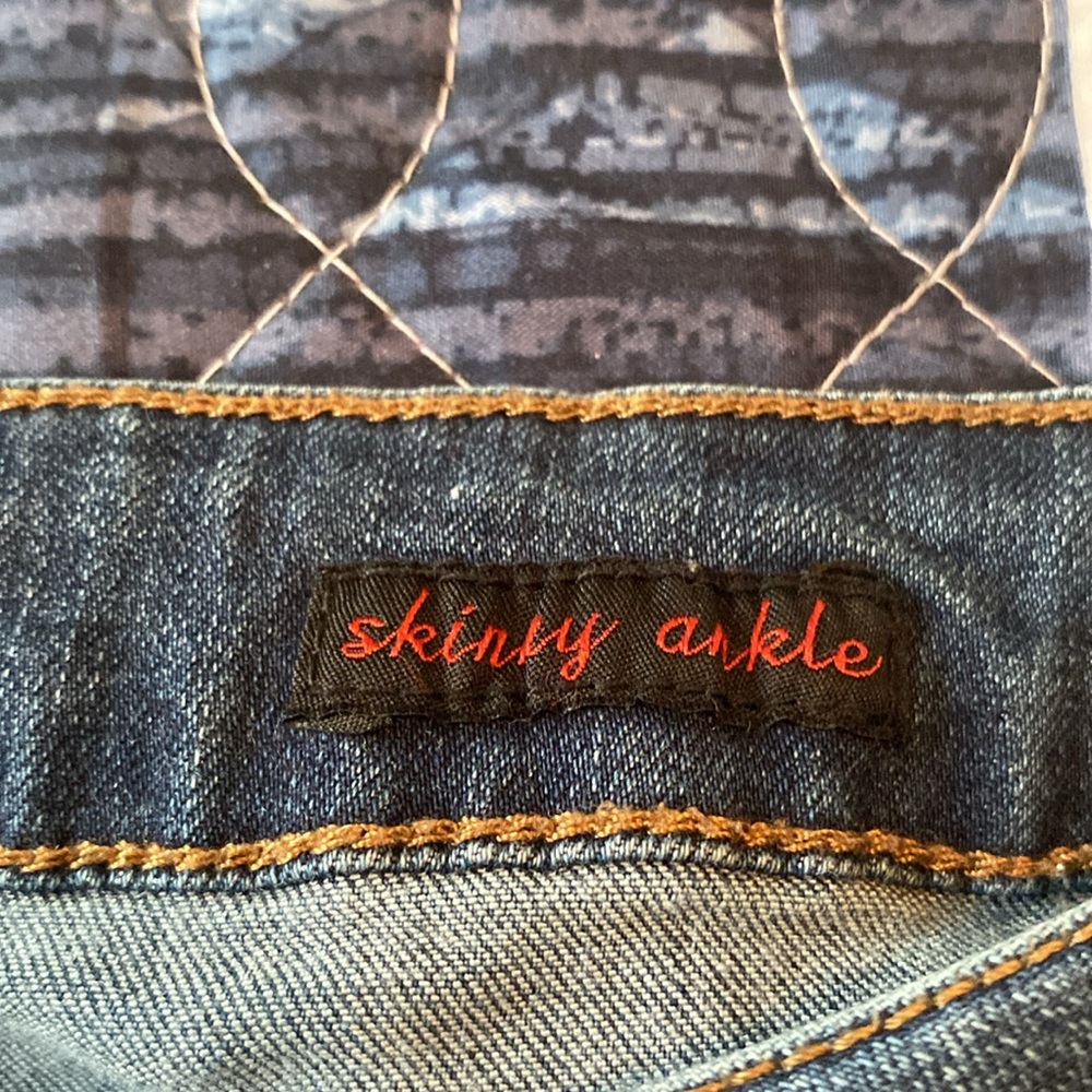 Size 14 skinny ankle jeans from Earl Jeans - Picture 5 of 8